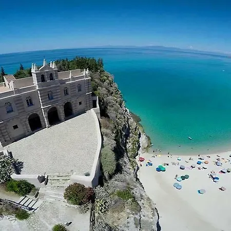 Apartament Enjoy Manuela - Free Parking & Private Garden Tropea
